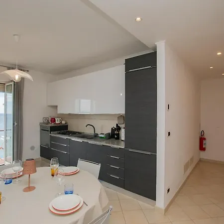 Terrace With Sea View In With Wifi And Ac דירה