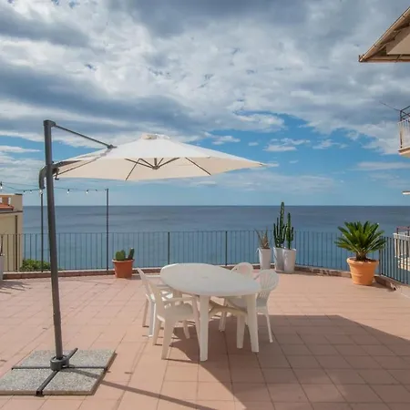 Terrace With Sea View In With Wifi And Ac דירה *